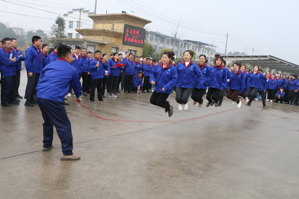 齊心協(xié)力“跳” “繩”彩亦飛揚(yáng)