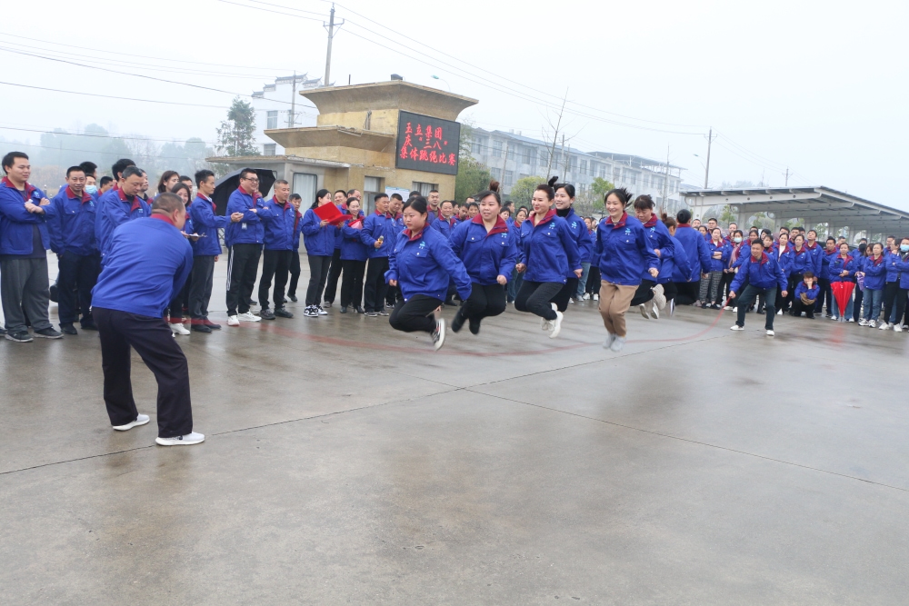 齊心協(xié)力“跳” “繩”彩亦飛揚(yáng)