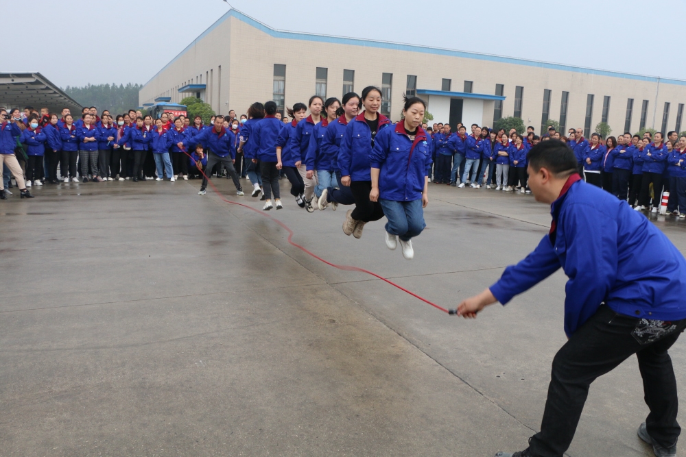 齊心協(xié)力“跳” “繩”彩亦飛揚(yáng)